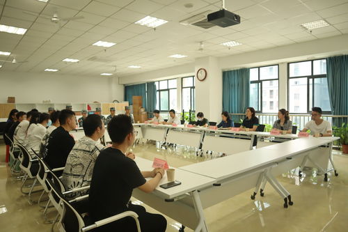 学校组织召开新疆籍学生座谈会