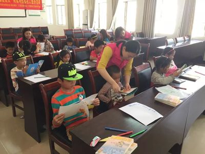 关爱留守儿童,我们在行动-三亚市妇联开展第八期关爱山区留守儿童“阅读马拉松”主题教育服务活动