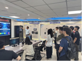 物联网应用技术专业现代学徒制师生走进企业进行认知实习